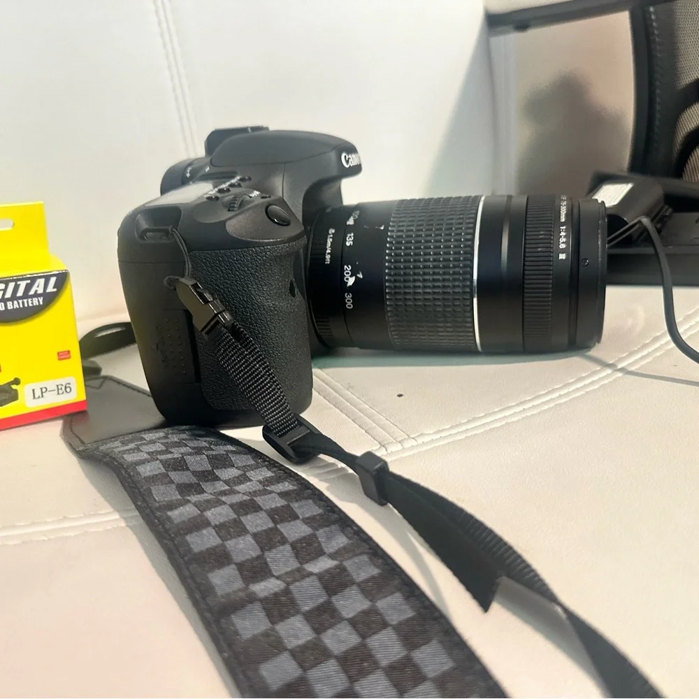Canon EOS 7D Black DSLR with Telephoto Zoom Lens and Patterned Strap and 3 batt-